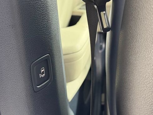 New 2026 Kia Carnival EX FWD image 37