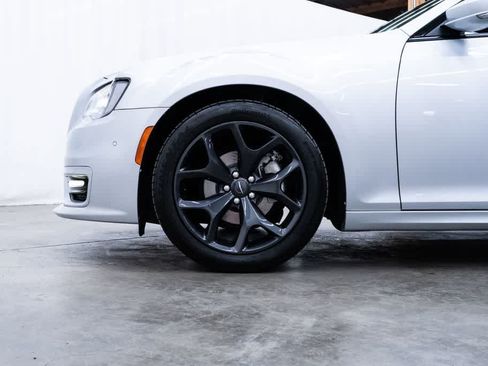 Used 2021 Chrysler 300 Touring L RWD image 7