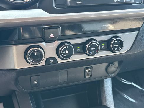 Used 2018 Toyota Tacoma SR5 AWD/4WD image 25