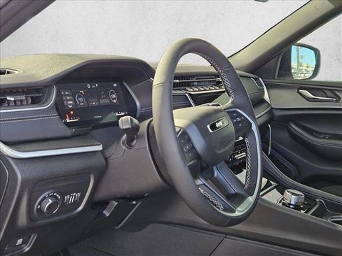 New 2025 Jeep Grand Cherokee Laredo X w/ Luxury Tech Group I image 3