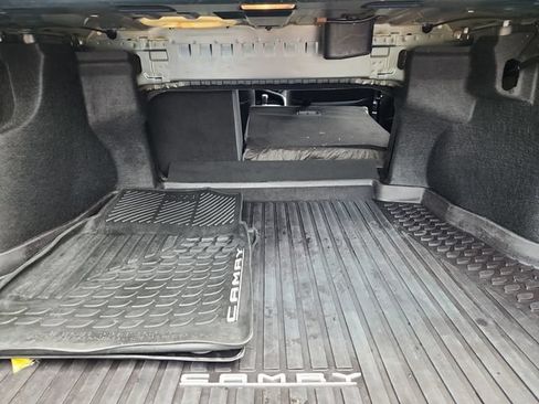 Used 2018 Toyota Camry SE w/ Moonroof Package FWD image 33