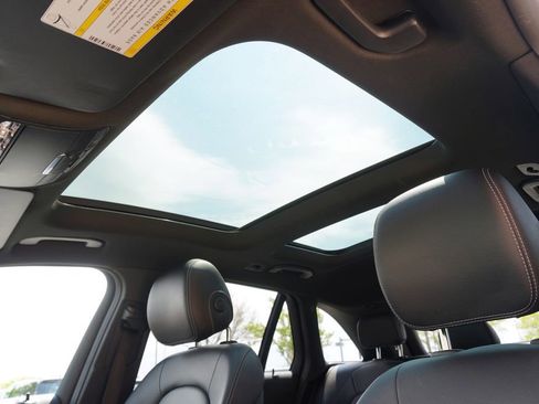 Used 2018 Mercedes-Benz GLC 300 4MATIC image 13