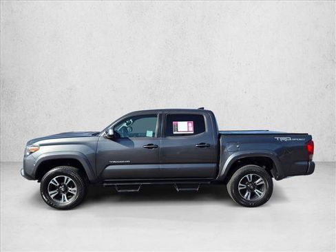 Used 2017 Toyota Tacoma TRD Sport w/ Tow Package RWD image 9
