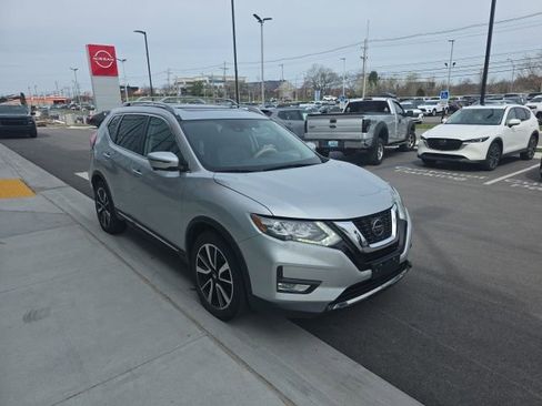 Used 2019 Nissan Rogue SL w/ Premium Package image 2