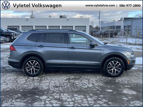Certified 2021 Volkswagen Tiguan SE w/ Panoramic Sunroof Package image 2