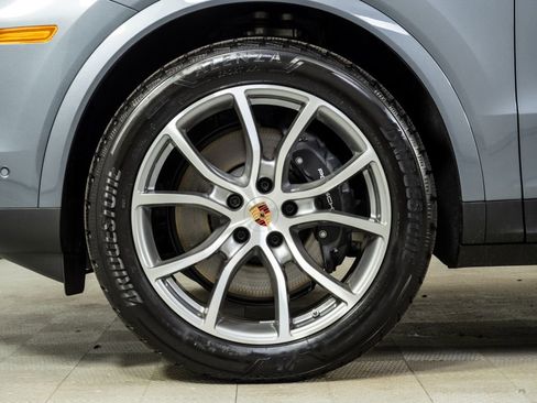 New 2026 Porsche Cayenne Base image 40