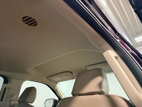 Used 2024 Ford Expedition XLT image 17