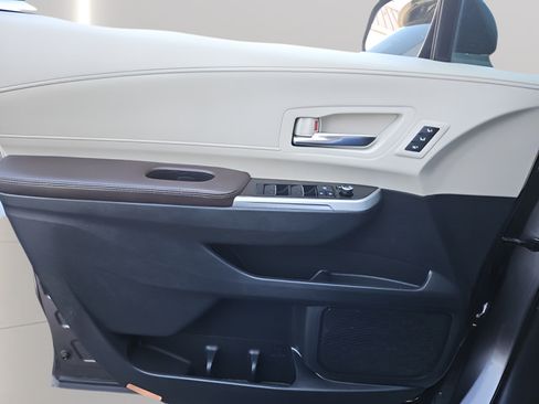 Used 2021 Toyota Sienna Platinum FWD image 18