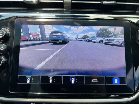 Used 2022 Chevrolet Bolt EUV Premier w/ Super Cruise Package FWD image 36