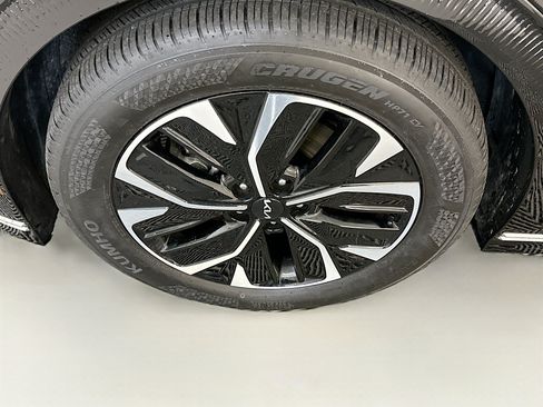 Used 2024 Kia EV6 Wind w/ Wind Technology Package AWD/4WD image 11