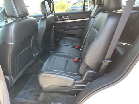 Used 2018 Ford Explorer XLT w/ Equipment Group 202A FWD image 21