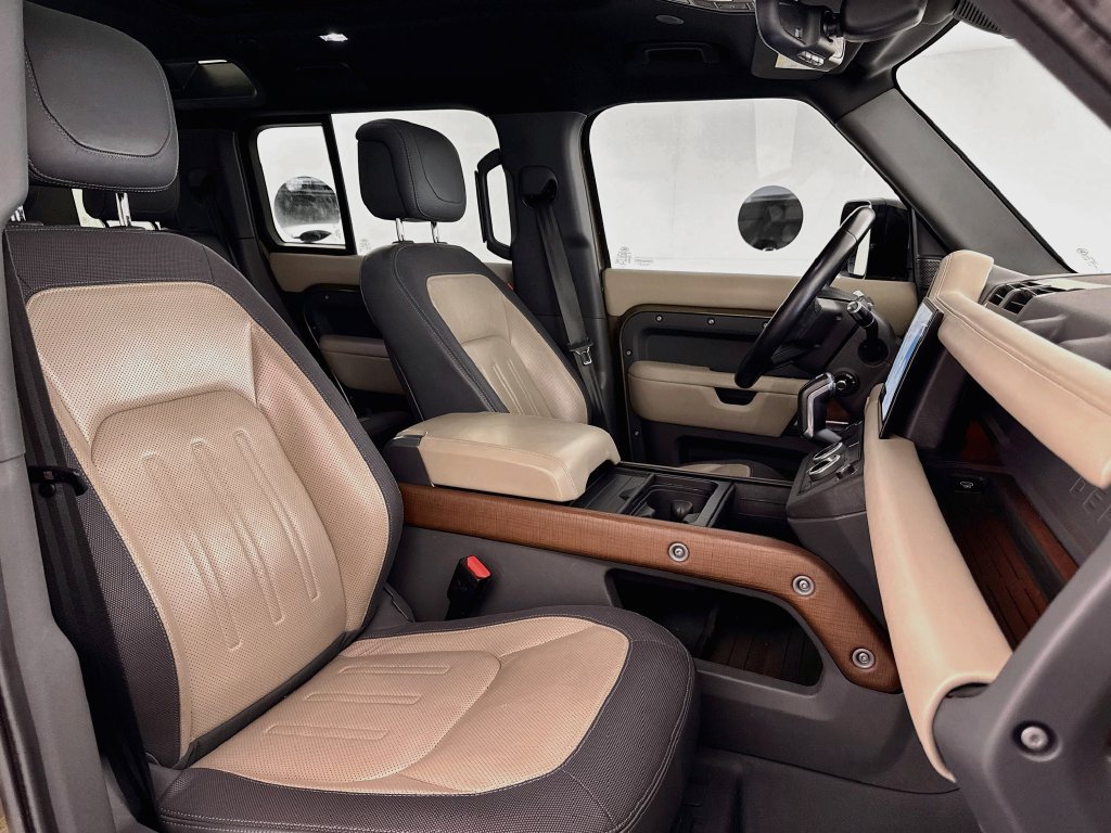 Certified 2022 Land Rover Defender 110 X-Dynamic HSE AWD/4WD image 27