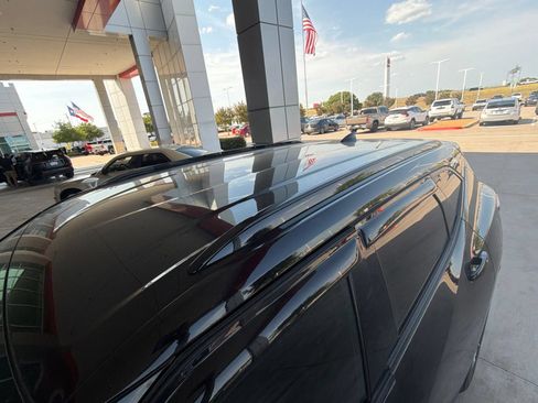 Used 2021 Chevrolet Blazer LT FWD image 17