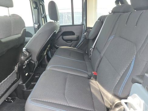 Used 2025 Jeep Wrangler Unlimited Rubicon 4xe w/ Convenience Group AWD/4WD image 9