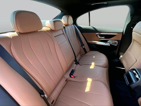 Used 2025 Mercedes-Benz E 350 4MATIC Sedan image 20