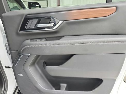 Used 2025 GMC Yukon XL Denali AWD/4WD image 51