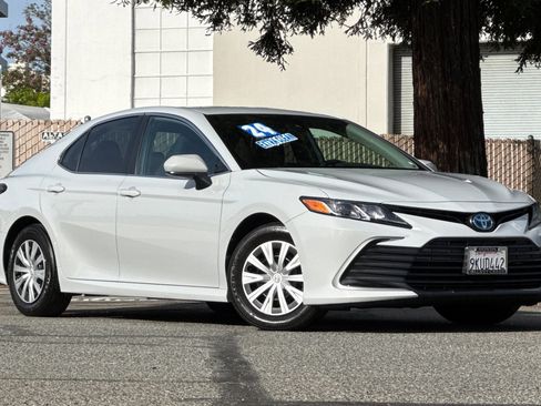 Used 2024 Toyota Camry LE image 2