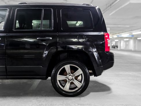 Used 2017 Jeep Patriot Sport FWD image 17