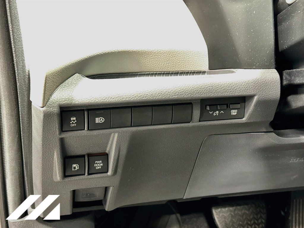 Used 2024 Toyota Sienna XLE AWD/4WD image 10