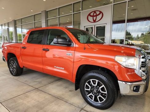 Used 2017 Toyota Tundra SR5 w/ TRD Off Road Package AWD/4WD image 4