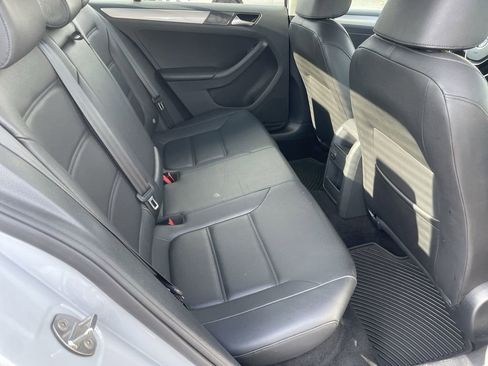 Used 2017 Volkswagen Jetta SE image 24