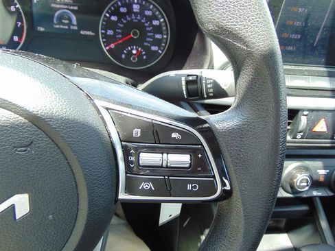 Used 2024 Kia Forte LXS image 28