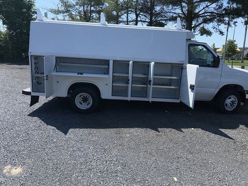 New 2024 Ford E-450 and Econoline 450 Super Duty w/ Power Windows & Locks Group image 7