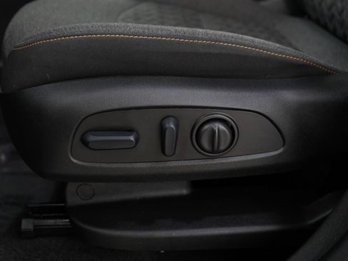 Used 2024 Chevrolet Equinox LT FWD image 28