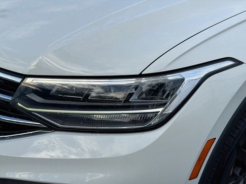 Certified 2024 Volkswagen Tiguan SE w/ Panoramic Sunroof Package FWD image 10