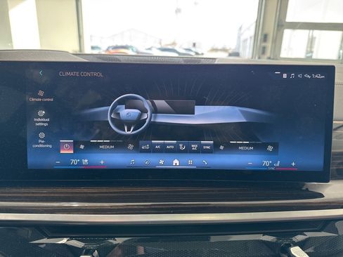 Certified 2025 BMW X7 xDrive40i w/ Premium Package image 22