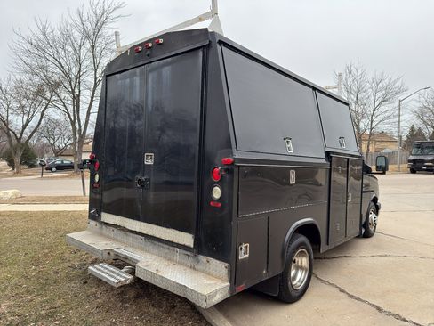 Used 2004 Chevrolet Express 3500 image 5