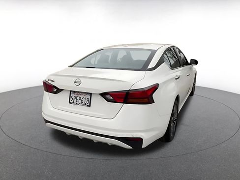 Used 2025 Nissan Altima 2.5 SV image 14