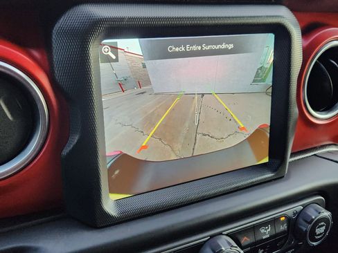 Used 2023 Jeep Gladiator Rubicon w/ Cold Weather Group image 22