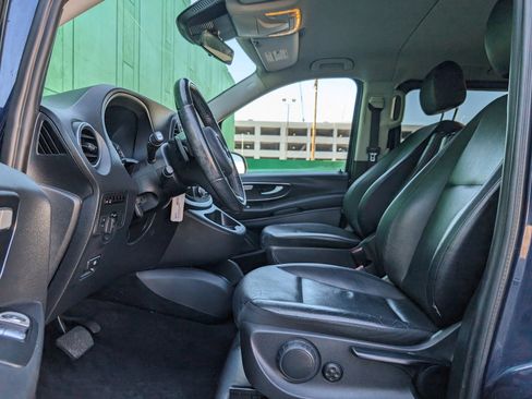 Used 2017 Mercedes-Benz Metris Passenger image 18