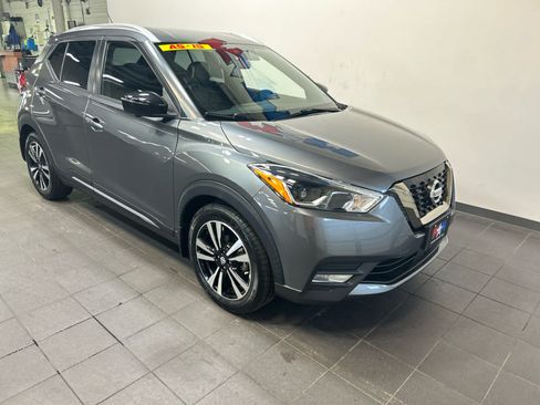 Used 2020 Nissan Kicks SR w/ SR Premium Package FWD image 2