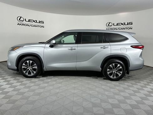 Used 2021 Toyota Highlander XLE AWD/4WD image 10