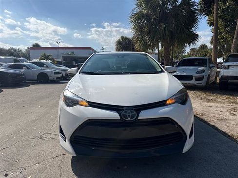 Used 2018 Toyota Corolla L image 3