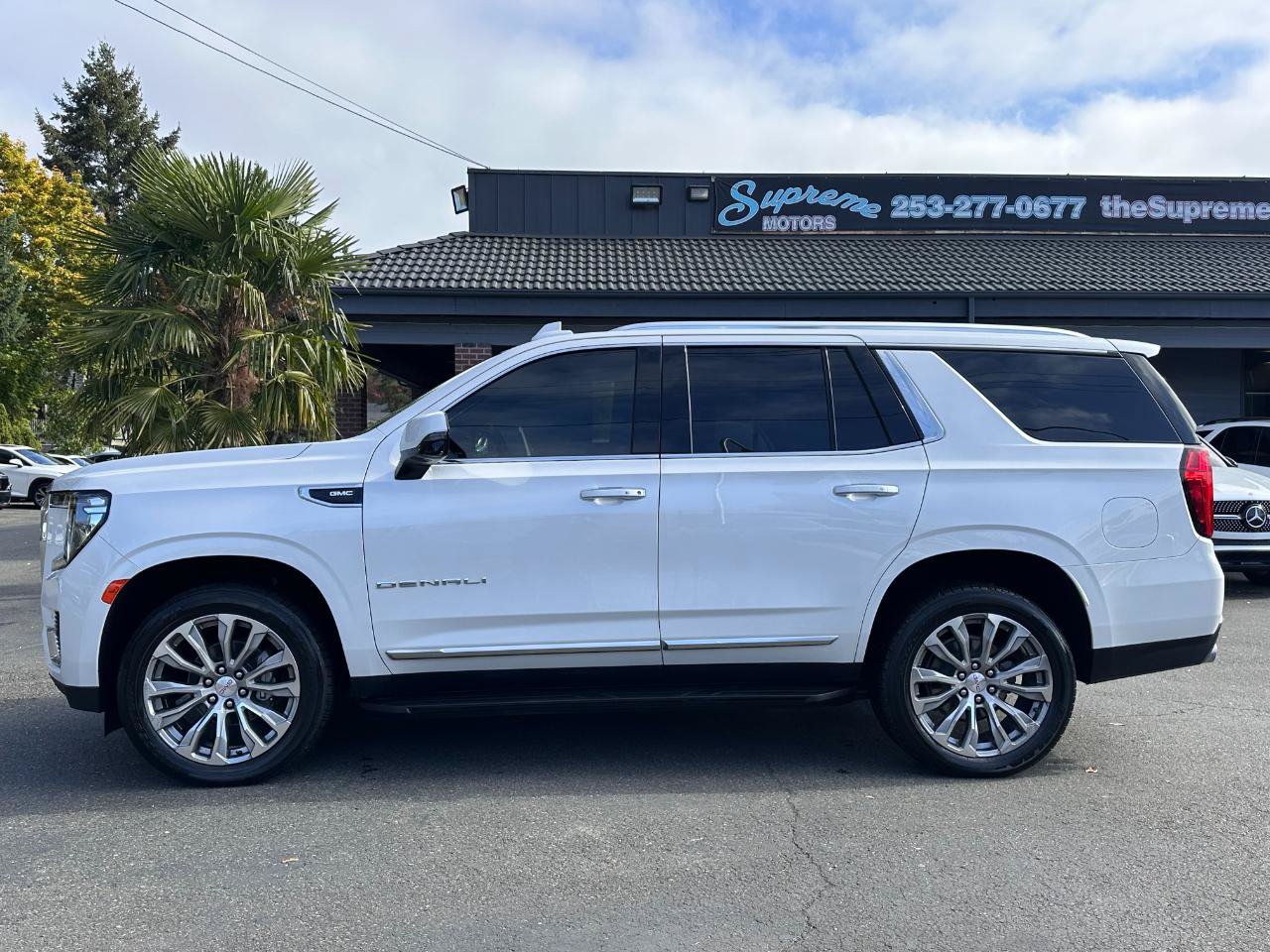 Used 2021 GMC Yukon Denali AWD/4WD image 3