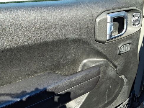 Used 2021 Jeep Gladiator Sport image 12