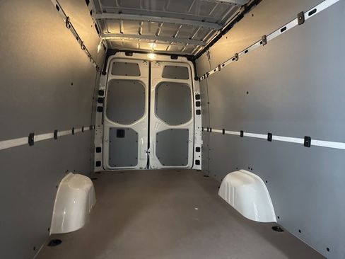 Used 2026 Mercedes-Benz Sprinter 2500 image 17