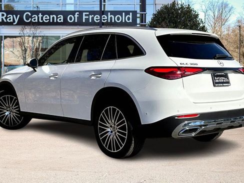 Used 2025 Mercedes-Benz GLC 300 4MATIC image 12