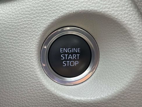 Used 2022 Toyota Corolla Cross LE image 23