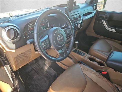 Used 2018 Jeep Wrangler Sahara w/ Connectivity Group AWD/4WD image 12