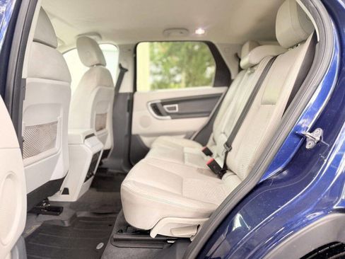 Used 2016 Land Rover Discovery Sport SE image 12