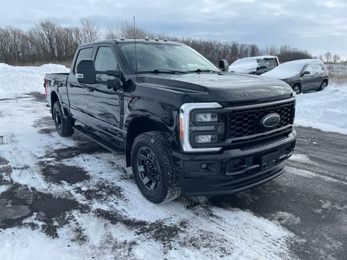 Used 2023 Ford F350 Lariat w/ Lariat Ultimate Package image 3
