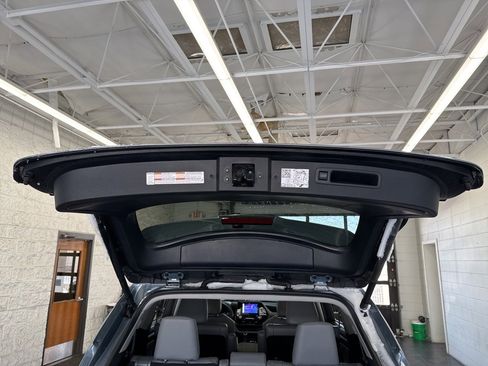 Certified 2024 Toyota Highlander XLE image 11