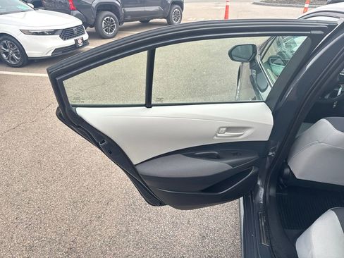 Used 2025 Toyota Corolla LE FWD image 38