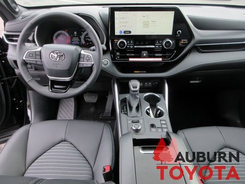 New 2026 Toyota Highlander XSE image 8