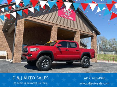 Used 2017 Toyota Tacoma TRD Off-Road image 1