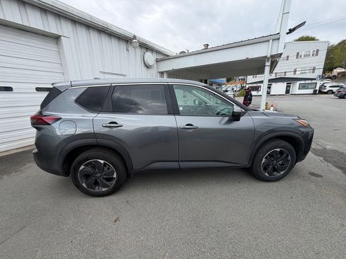 Used 2024 Nissan Rogue SV AWD/4WD image 6
